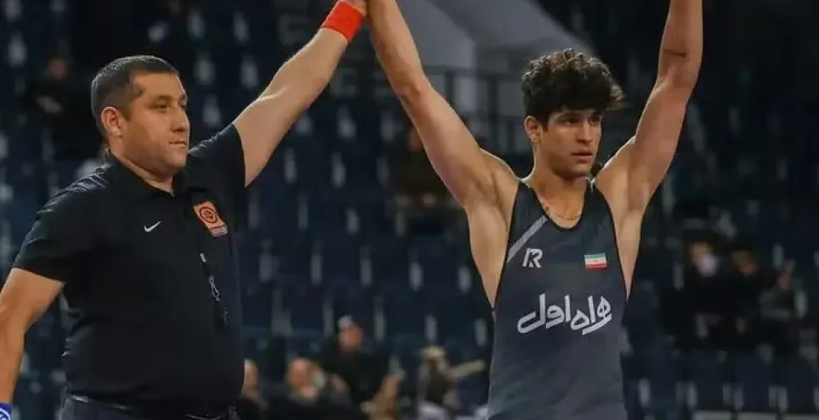 Irã executa jovem lutador de wrestling após protestos contra o regime