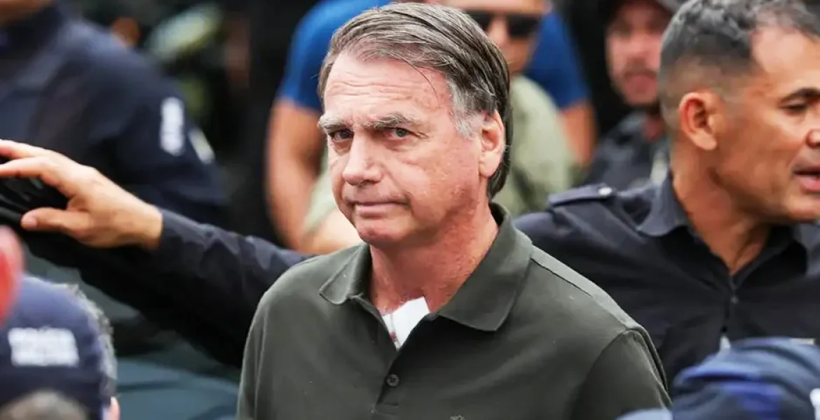 Moraes pede análise da PGR sobre prisão domiciliar de Bolsonaro