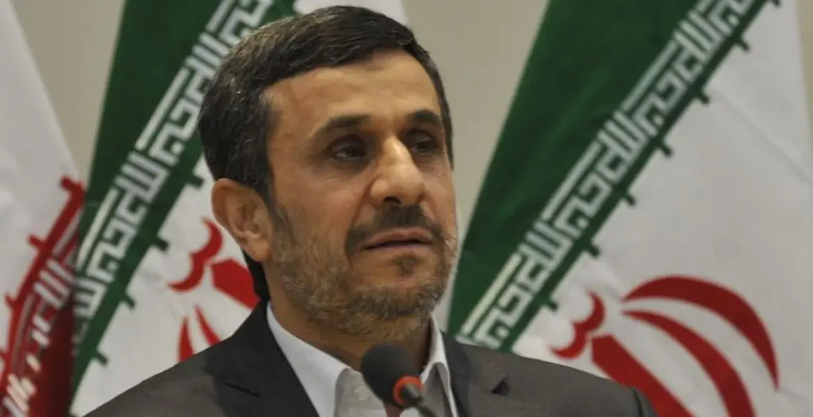 Irã anuncia morte de Mahmoud Ahmadinejad em ataques dos EUA e Israel