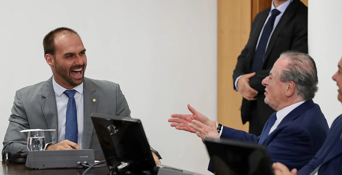Deputado aciona STF e pede prisão de Eduardo Bolsonaro após fala sobre eleições e apoio dos EUA